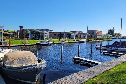 018 Knilles 4p. aan het water