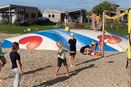 019 Knilles 4p. aan het water