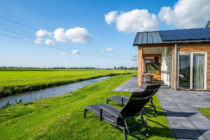 006 Prachtige 14 persoons bungalow met bubbelbad, sauna en sunshower op Tusken de Marren