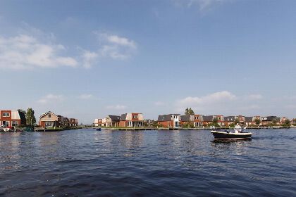 013 Sneekermeer 8p. met buitenspa