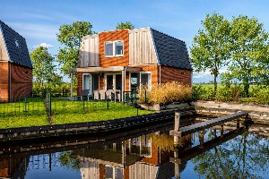 Sneekermeer 8p. met jacuzzi Sneekermeer 8p. met jacuzzi
