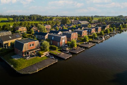 010 Sneekermeer 8p. met jacuzzi 010 Sneekermeer 8p. met jacuzzi