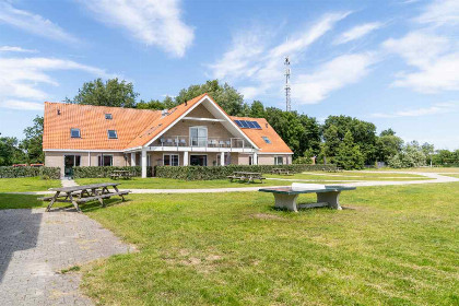 050 Luxe 20 persoons groepsaccommodatie in de Vleien op Ameland