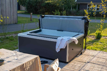 021 Luxe 6 persoons vakantiehuis met bubbelbad en sauna met huisautomatisering in Appelscha