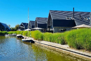 Luxe vrijstaande 6 persoons Watervilla direct gelegen aan het Slotermeer