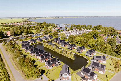 001 Luxe vrijstaande 6 persoons Watervilla direct gelegen aan het Slotermeer