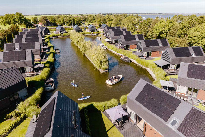 005 Luxe vrijstaande 6 persoons Watervilla direct gelegen aan het Slotermeer