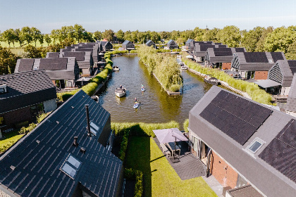 011 Luxe vrijstaande 6 persoons Watervilla direct gelegen aan het Slotermeer