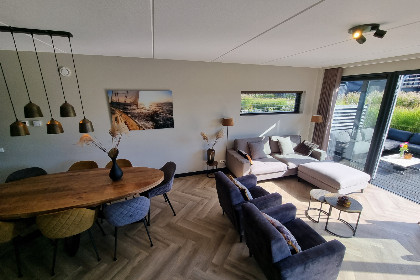 006 Luxe vrijstaande 8 persoons Watervilla direct gelegen aan het Slotermeer