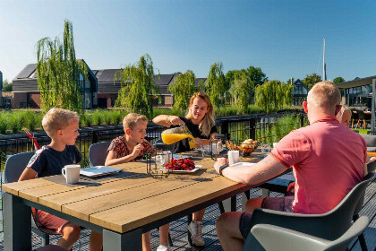 019 Luxe vrijstaande 8 persoons Watervilla direct gelegen aan het Slotermeer