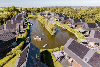 031 Luxe vrijstaande 8 persoons Watervilla direct gelegen aan het Slotermeer