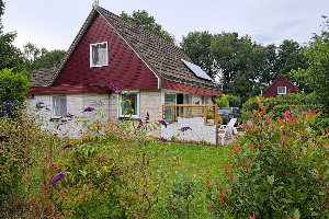 Comfortabele 4 persoons bungalow met ruime tuin in Boijl, Friesland