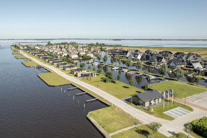 012 4 persoons Docklodge aan het water met eigen insteekhaven in Delfstrahuizen