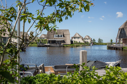 013 4 persoons Docklodge aan het water met eigen insteekhaven in Delfstrahuizen