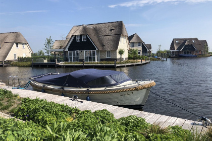 014 4 persoons Docklodge aan het water met eigen insteekhaven in Delfstrahuizen