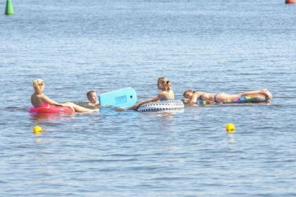 018 4 persoons Docklodge aan het water met eigen insteekhaven in Delfstrahuizen