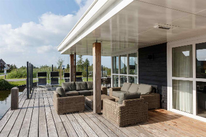 006 Luxe 10 persoons villa met Finse sauna aan het Tjeukemeer in Friesland