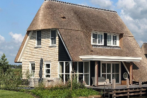 Luxe 10 persoons villa met sauna aan het Tjeukemeer in Friesland