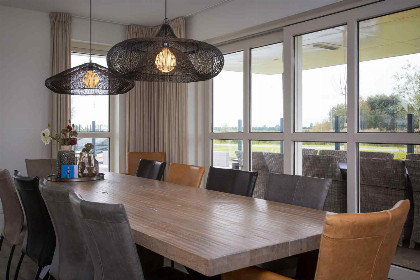 007 Luxe 10 persoons villa met sauna aan het Tjeukemeer in Friesland