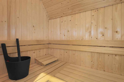 013 Luxe 12 persoons villa met sauna en bubbelbad aan het Tjeukemeer in Friesland