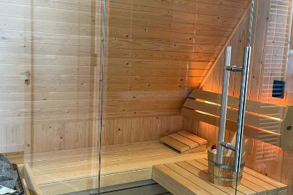 016 Luxe 12 persoons watervilla met sauna, bubbelbad en sunshower in Delfstrahuizen