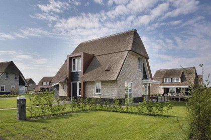 007 Luxe 6 persoons villa aan het Tjeukemeer in Friesland