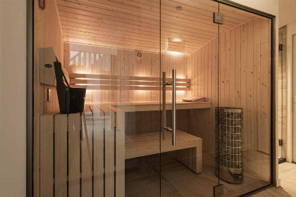 002 Luxe 6 persoons villa met Finse sauna aan het Tjeukemeer in Friesland