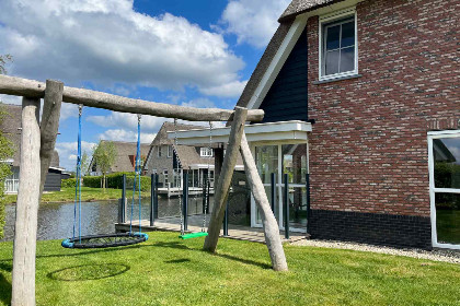 004 Luxe 8 persoons vakantiehuis met Finse sauna en bubbelbad aan het Tjeukemeer in Friesland