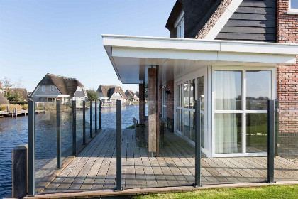 019 Luxe 8 persoons vakantiehuis met Finse sauna en bubbelbad aan het Tjeukemeer in Friesland