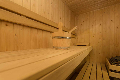 021 Luxe 8 persoons vakantiehuis met Finse sauna en bubbelbad aan het Tjeukemeer in Friesland