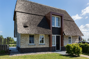 Luxe 8 persoons vakantiehuis sauna en bubbelbad aan het Tjeukemeer in Friesland