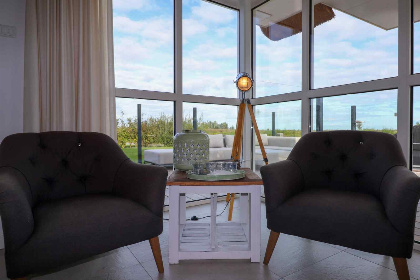 016 Luxe 8 persoons vakantiehuis sauna en bubbelbad aan het Tjeukemeer in Friesland