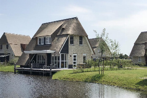 Luxe 8 persoons villa aan het Tjeukemeer in Friesland