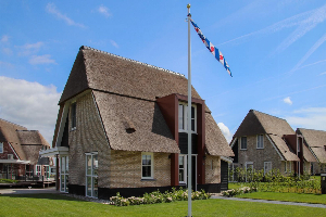 Luxe 8 persoons villa met Finse sauna aan het Tjeukemeer in Friesland