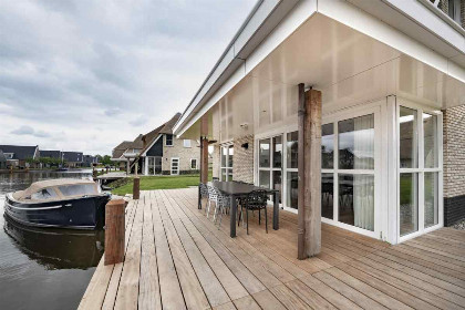 009 Luxe 8 persoons villa met Finse sauna aan het Tjeukemeer in Friesland