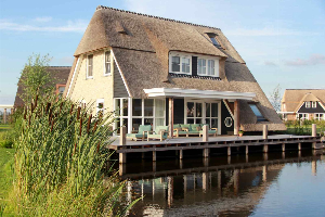 Luxe 8 persoons villa, met prive sauna, aan het Tjeukemeer in Friesland