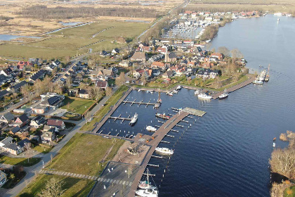 016 Knus appartement voor 2 personen met uitzicht op de haven in Earnewald, Friesland