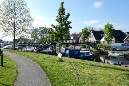 002 Sfeervol appartement voor 4 personen aan het water in Eastermar, Friesland