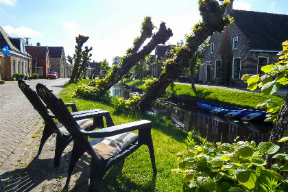 007 Sfeervol appartement voor 4 personen aan het water in Eastermar, Friesland