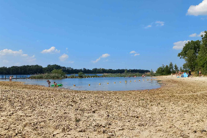 011 Sfeervol appartement voor 4 personen aan het water in Eastermar, Friesland