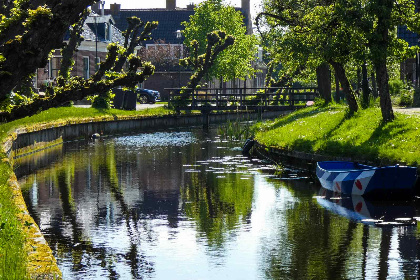 013 Sfeervol appartement voor 4 personen aan het water in Eastermar, Friesland