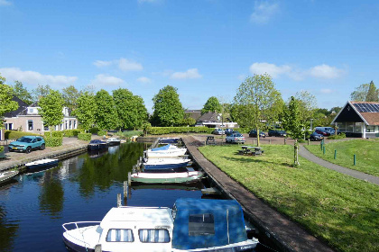 014 Sfeervol appartement voor 4 personen aan het water in Eastermar, Friesland