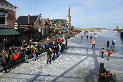 016 Heerlijk 6 persoons vakantiehuis aan het water in Friesland