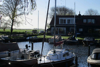 024 Heerlijk 6 persoons vakantiehuis aan het water in Friesland