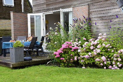 016 Een comfortabel vier persoons vakantiehuis met ruime tuin, nabij het Friese dorp Grou