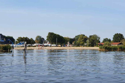 016 Knusse 2 4 persoons havenlodge in het watersportdorp Heeg