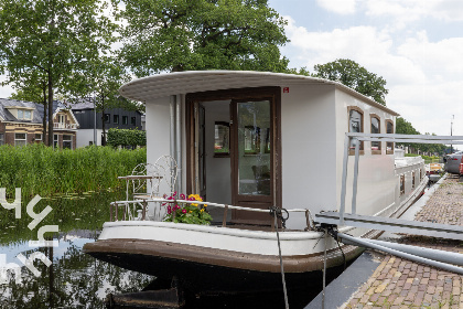 002 Schitterende 2 persoons woonboot in het centrum van Heerenveen