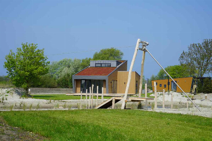 018 Gezellig 4 persoons chalet aan het IJsselmeer op een vakantiepark in Hindeloopen