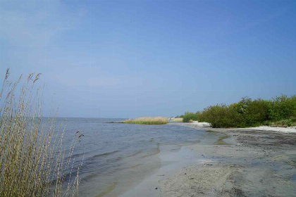 023 Gezellig 4 persoons chalet aan het IJsselmeer op een vakantiepark in Hindeloopen