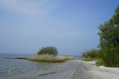 025 Gezellig 4 persoons chalet aan het IJsselmeer op een vakantiepark in Hindeloopen